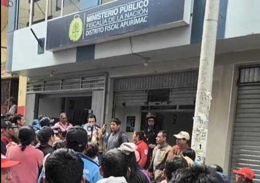CONSTRUCCIÓN CIVIL REALIZA MARCHA POR JUSTICIA TRAS ASESINATO DE UNO DE SUS AFILIADOS EN ABANCAY